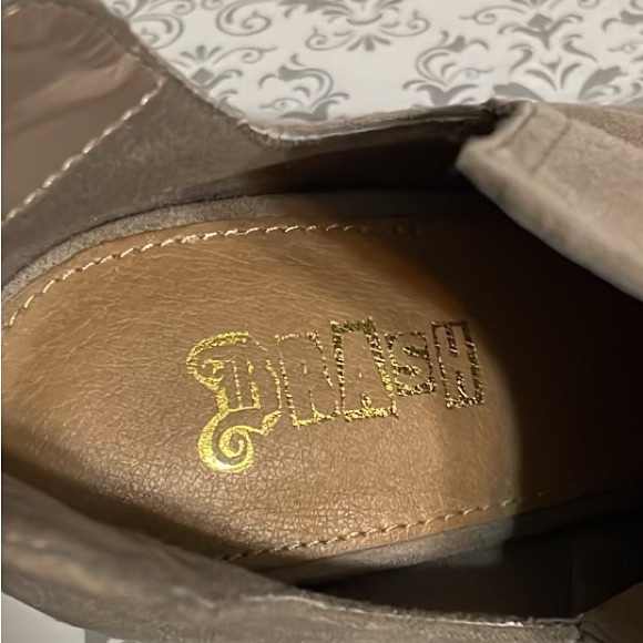 Brash suede leather high heels booties, size 9 - Picture 8 of 10